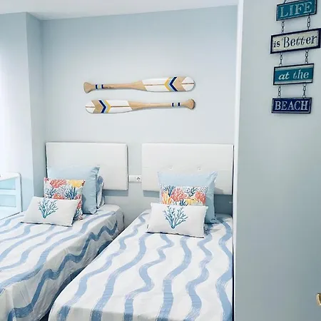 Stylish & Cosy! 200m To The Beach! *