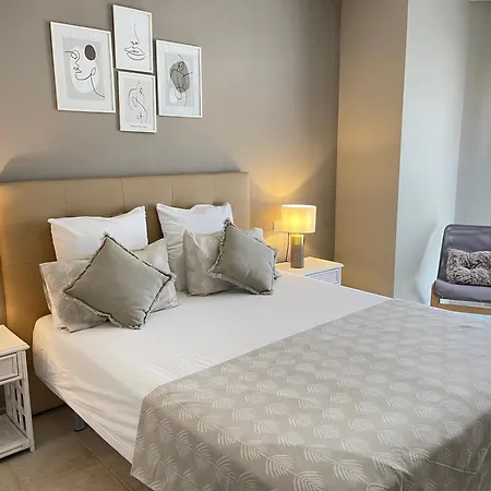 Apartment Stylish & Cosy! 200m To The Beach!