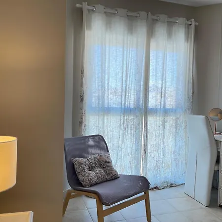Stylish & Cosy! 200m To The Beach! *
